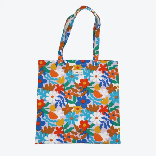 Sac tote bag Elness.co avec son motif fleuri et vintage en coton certifié oeko tex. Il a un look très année 70 vintage, il est multicolore bleu turquois blanc vert jaune orange rose. Il est fabriqué en France plus précisément en Charente près d'Angoulême.